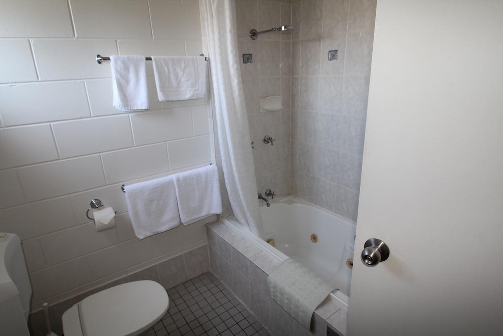 טאונסביל Colonial Rose Motel מראה חיצוני תמונה
