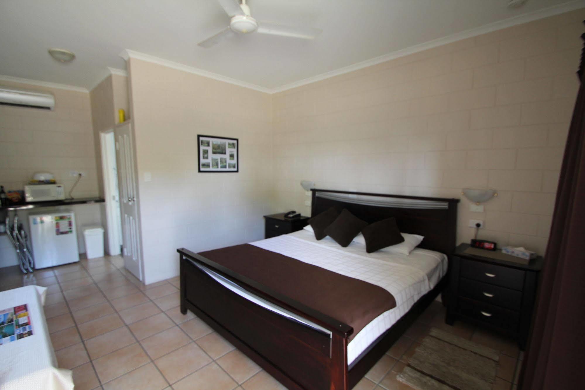 טאונסביל Colonial Rose Motel מראה חיצוני תמונה