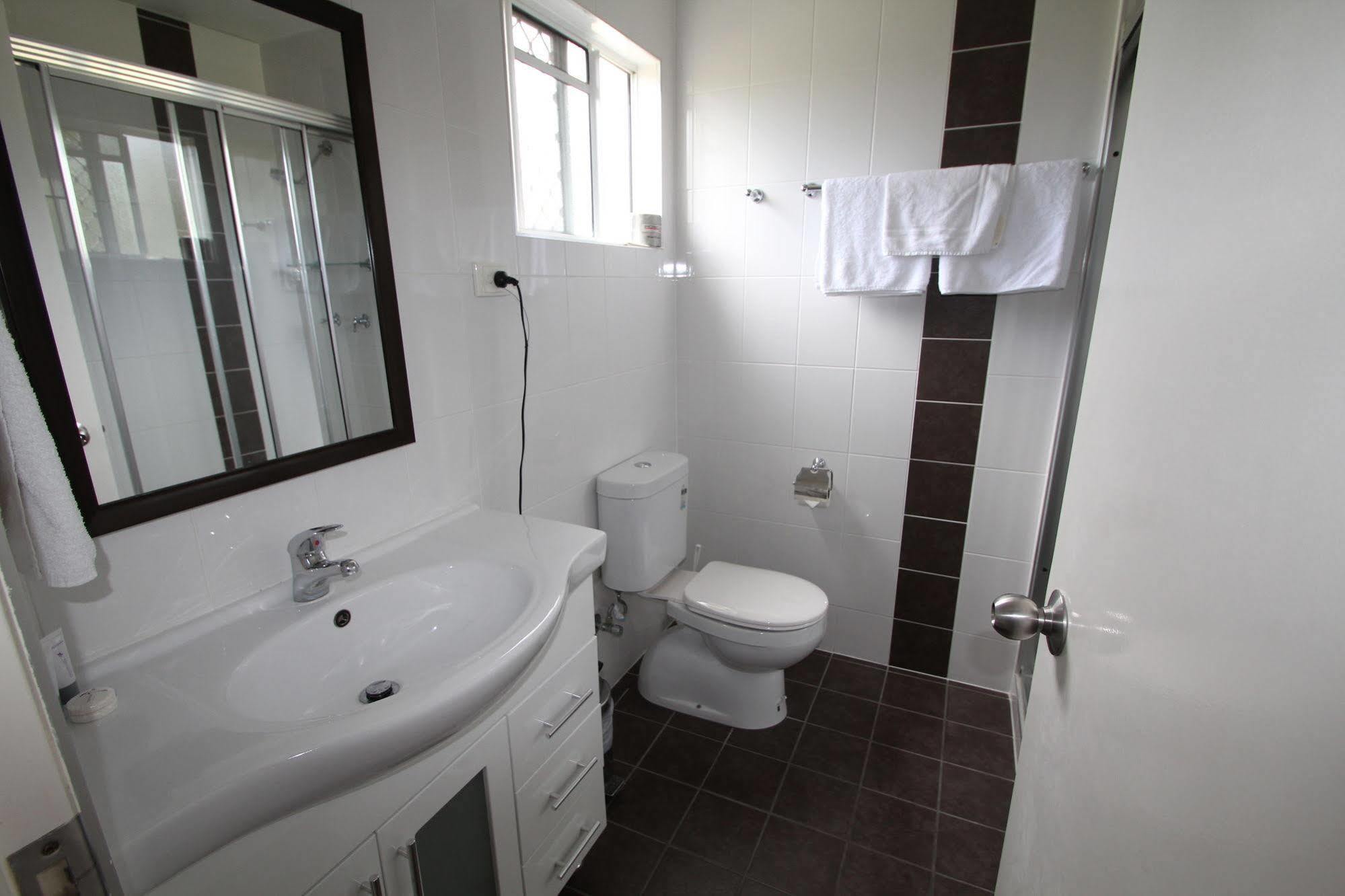 טאונסביל Colonial Rose Motel מראה חיצוני תמונה