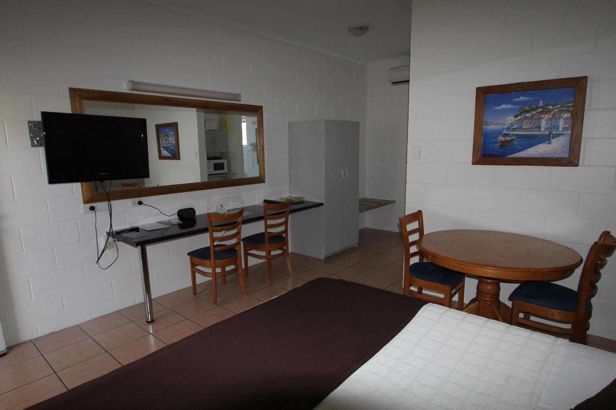 טאונסביל Colonial Rose Motel מראה חיצוני תמונה