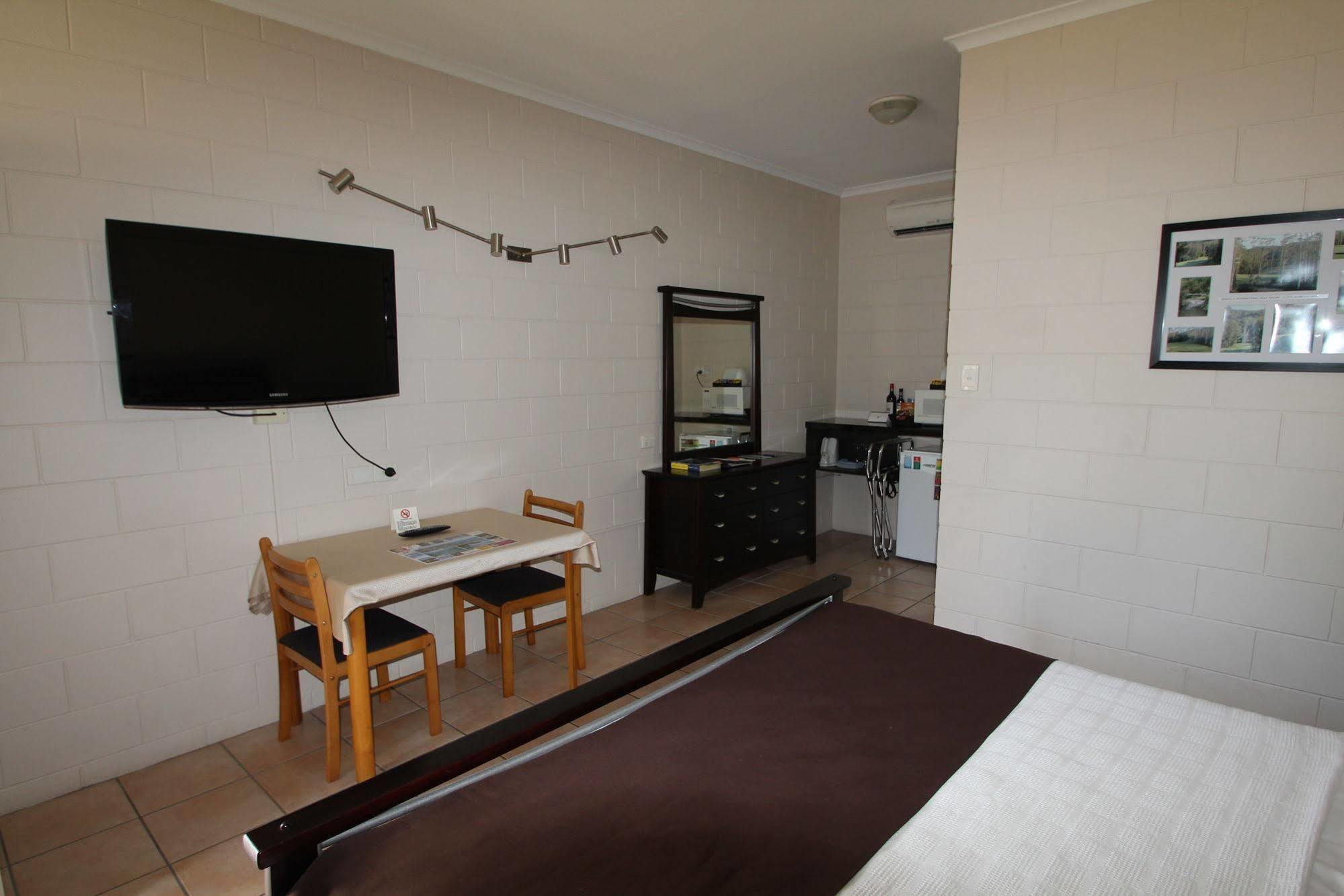 טאונסביל Colonial Rose Motel מראה חיצוני תמונה